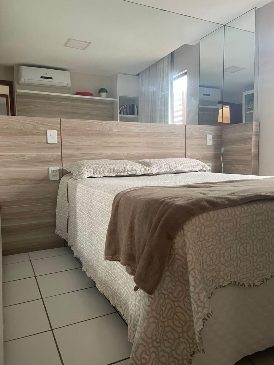 Bed, Photo of the whole room, Bedroom, air conditioner