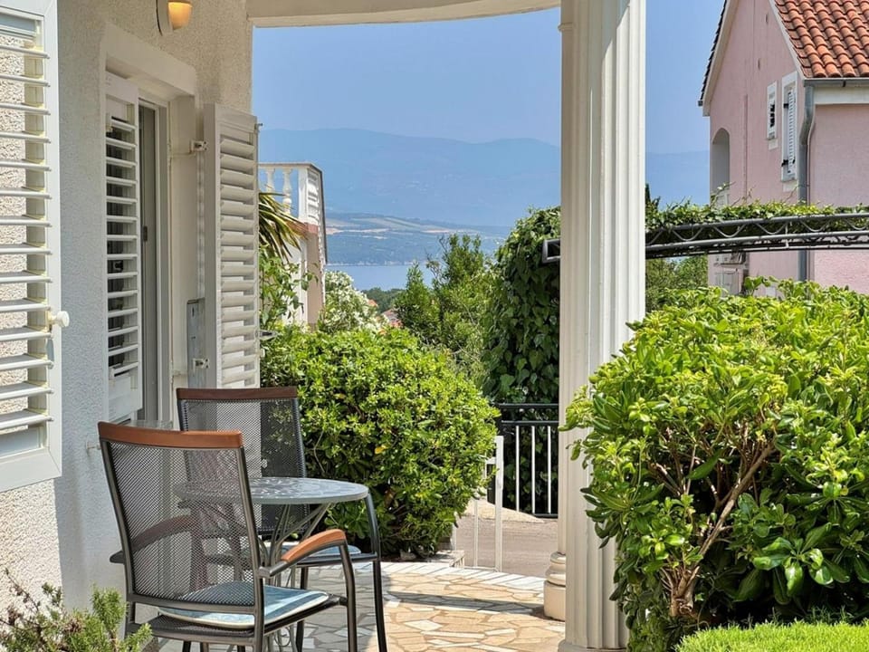 Seating area, Sea view