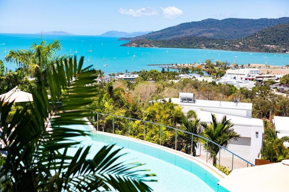 Seaviews at Searene, Spacious, Pool & Free WIFI Apartment in Airlie Beach