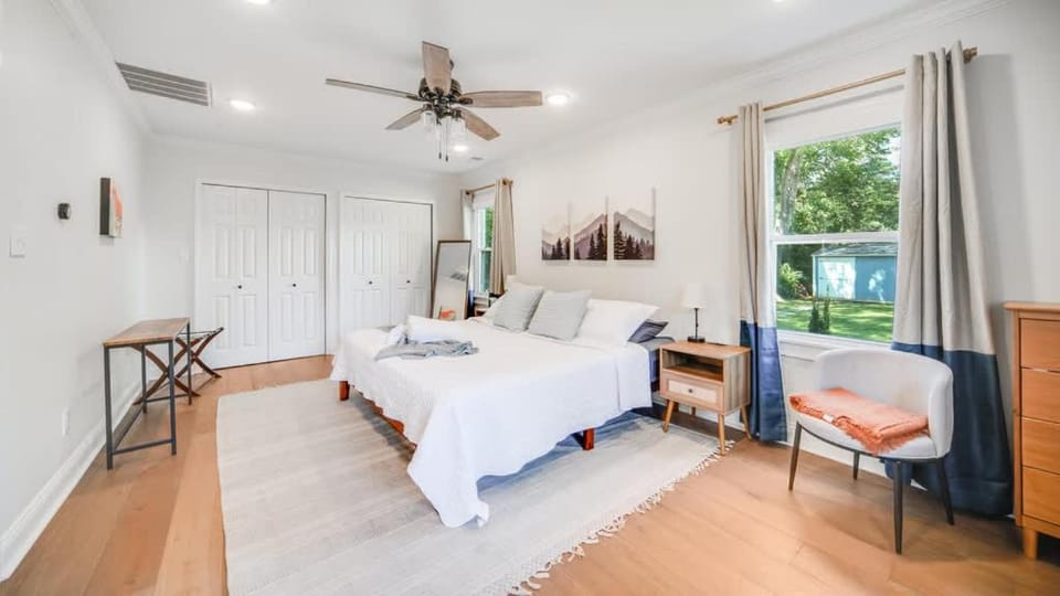 Modern cozy residential home local experience House in Saint Matthews