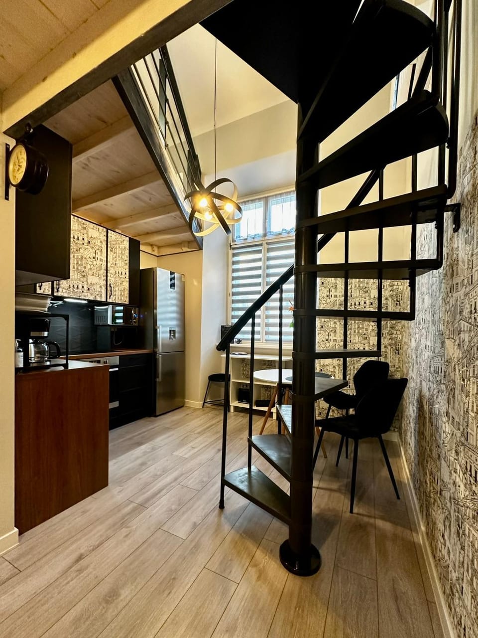 Kitchen or kitchenette, Dining area, stove