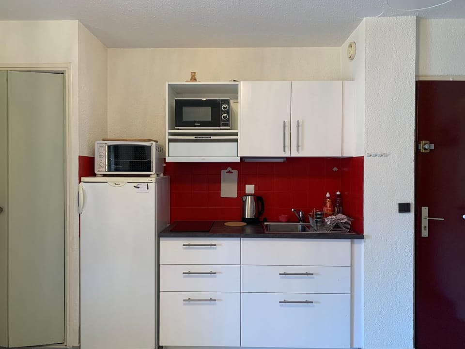 T2 cabine climatisé avec piscine, parking privé, proche port et commerces, idéal 4-5 pers. - FR-1-796-9 Cabin in Gruissan