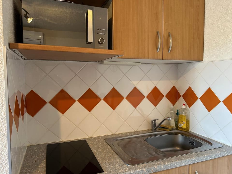 Joli T2 Climatisé avec Cour Privée et Parking, à 500m Plage et Port - Saint Cyprien - FR-1-793-2 Apartment in Saint-Cyprien
