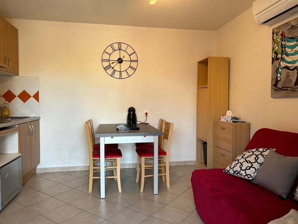 Joli T2 Climatisé avec Cour Privée et Parking, à 500m Plage et Port - Saint Cyprien - FR-1-793-2 Apartment in Saint-Cyprien