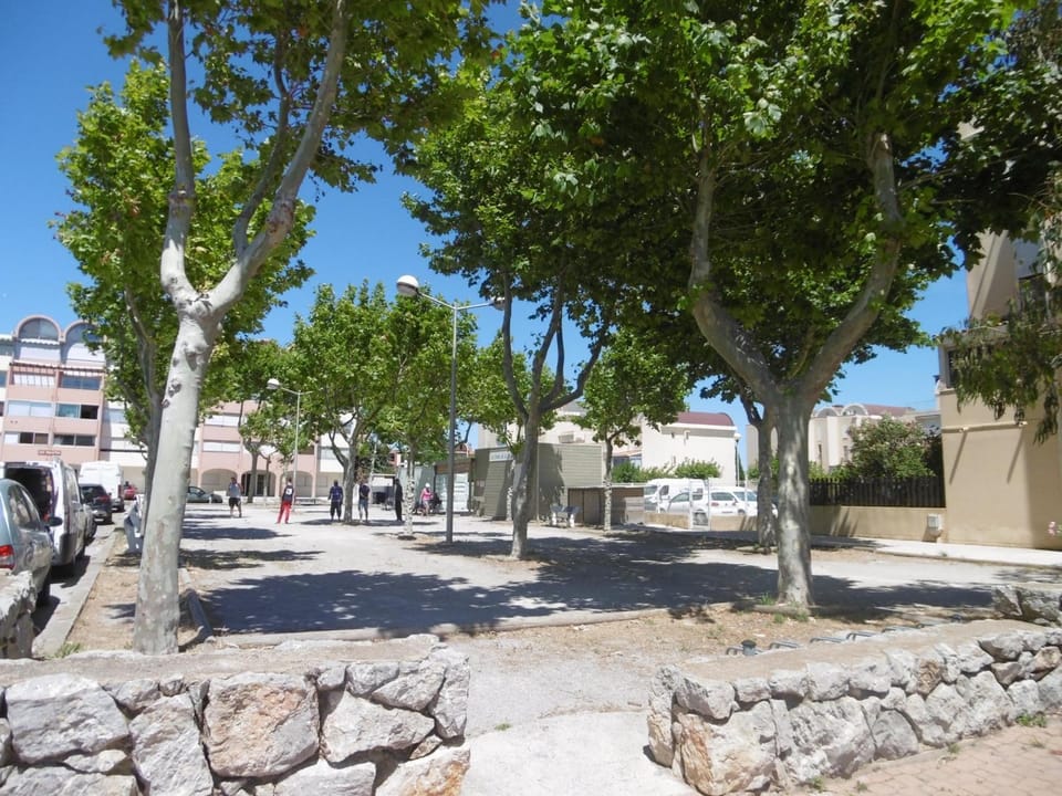 Gruissan - Studio rénové climatisé 2/3 pers, parking sécurisé, à 50m de la plage du Grazel - FR-1-796-16 Apartment in Gruissan