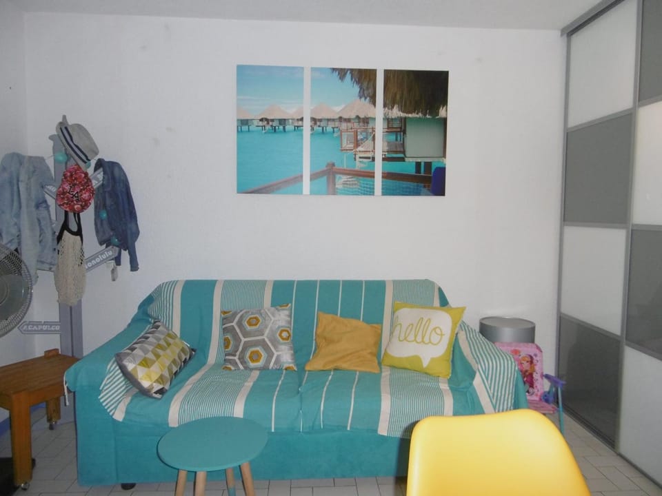 Gruissan: T3, 4 Pers, Piscine, Parking, Proche Commerce, Environnement Calme, Accès Plage - FR-1-796-14 Apartment in Gruissan