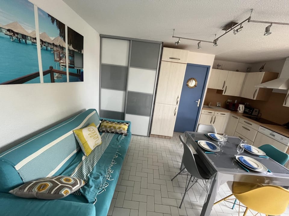 Gruissan: T3, 4 Pers, Piscine, Parking, Proche Commerce, Environnement Calme, Accès Plage - FR-1-796-14 Apartment in Gruissan