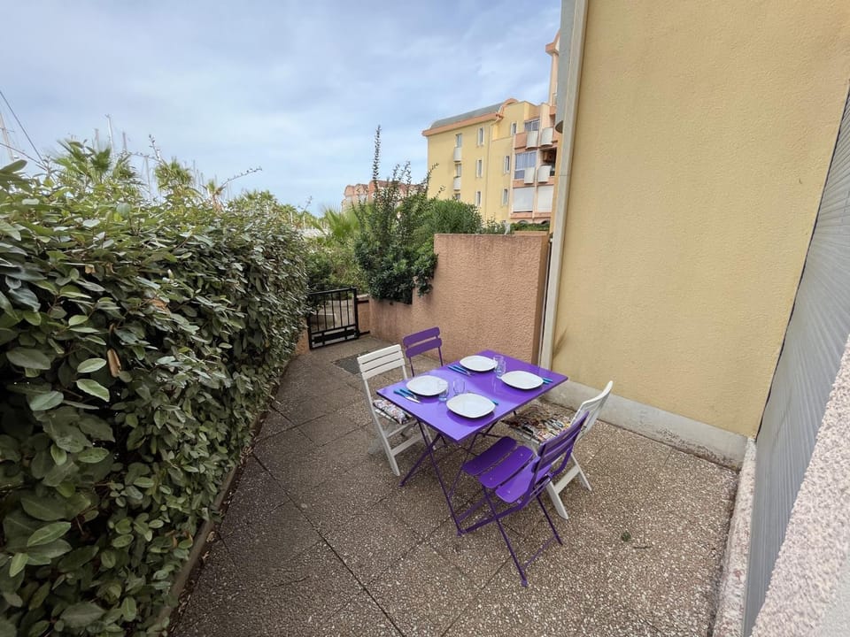 Gruissan: T3, 4 Pers, Piscine, Parking, Proche Commerce, Environnement Calme, Accès Plage - FR-1-796-14 Apartment in Gruissan