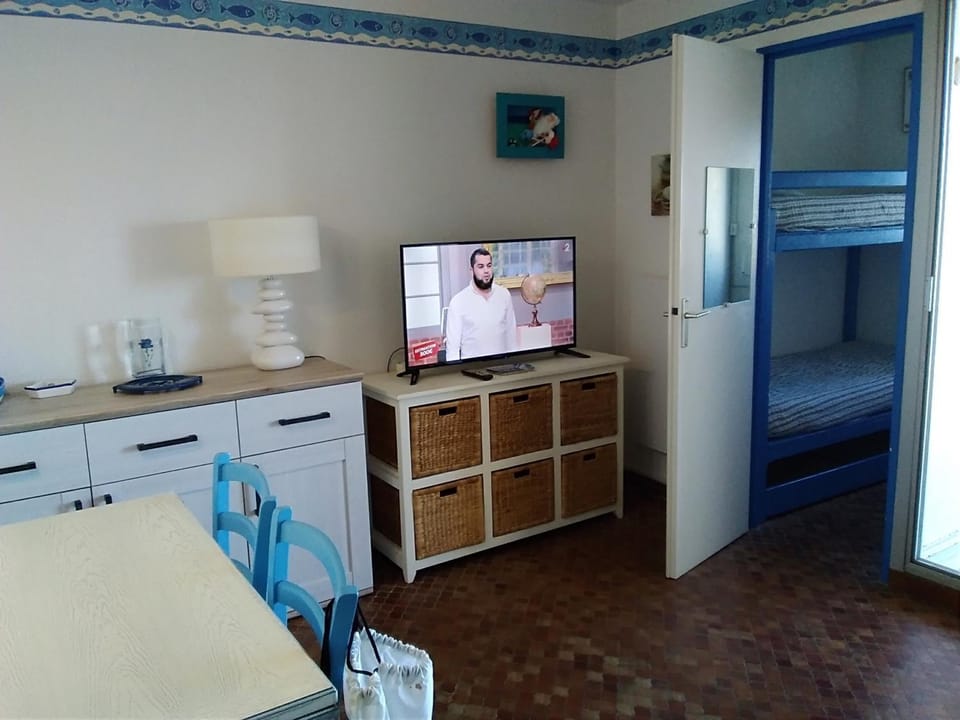 Gruissan - À 2 Pas de la Plage - Studio Cabine pour 4 - Parking Sécurisé - FR-1-796-15 Cabin in Gruissan