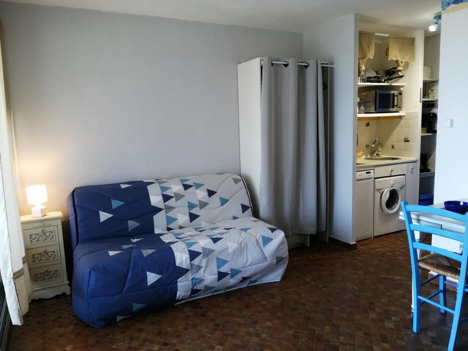 Gruissan - À 2 Pas de la Plage - Studio Cabine pour 4 - Parking Sécurisé - FR-1-796-15 Cabin in Gruissan