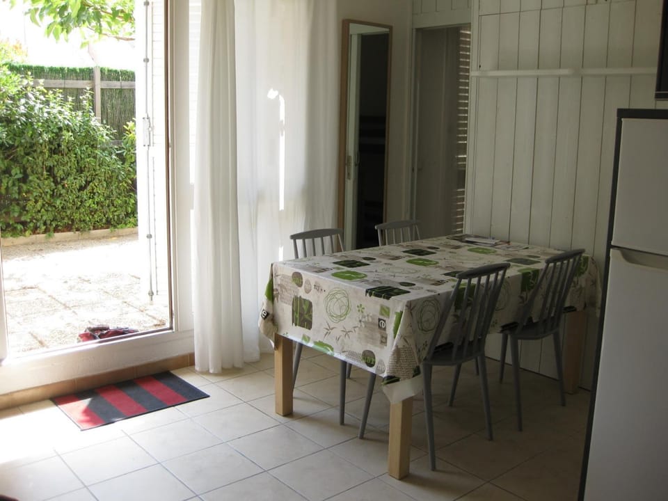 Saint-Cyprien: T3 en RDC, Terrasse, Parking, à 600m de la Plage Apartment in Saint-Cyprien