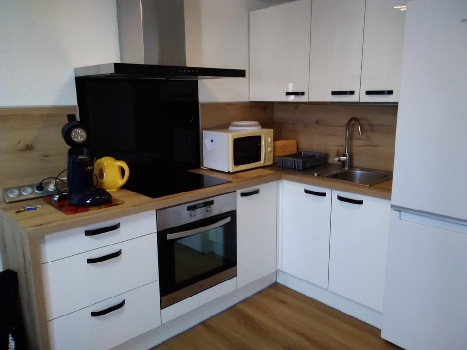 Gruissan - T2 Mezzanine Climatisé Proche Plage - 5/6 Pers - Parking Privé - Tout Équipé - FR-1-796-23 Apartment in Gruissan
