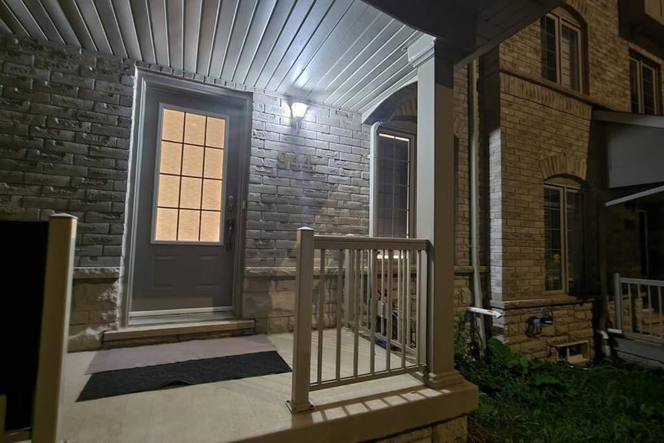 Moons & Noons -Separate Unit for your Comfort Apartment in Ajax