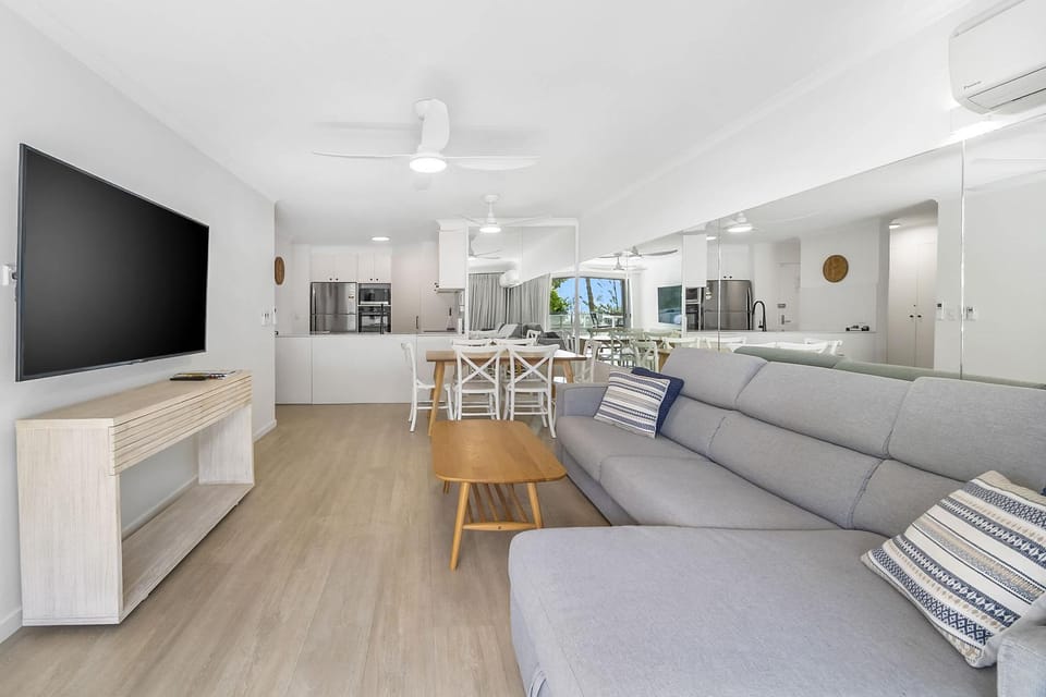 Spinnaker Apt 6- Mooloolaba Beach Apartment in Sunshine Coast