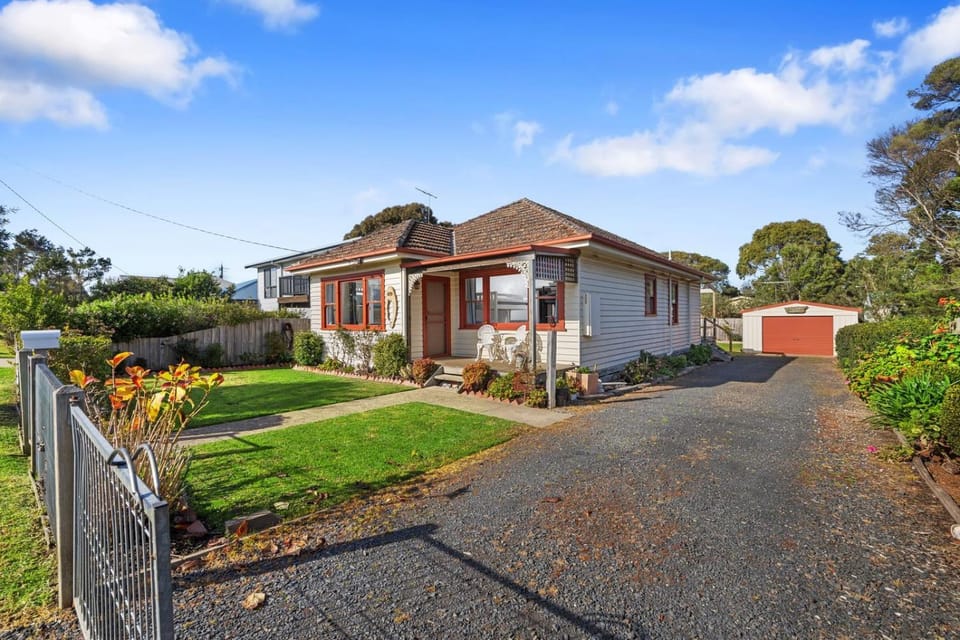 Settle In Retro cottage, Cowes House in Cowes