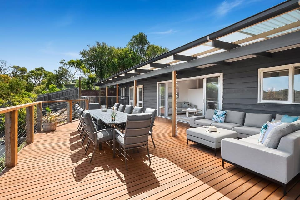 Property building, Patio, View (from property/room), Balcony/Terrace, Seating area, Dining area