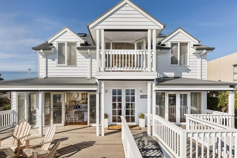 Property building, Patio, Balcony/Terrace