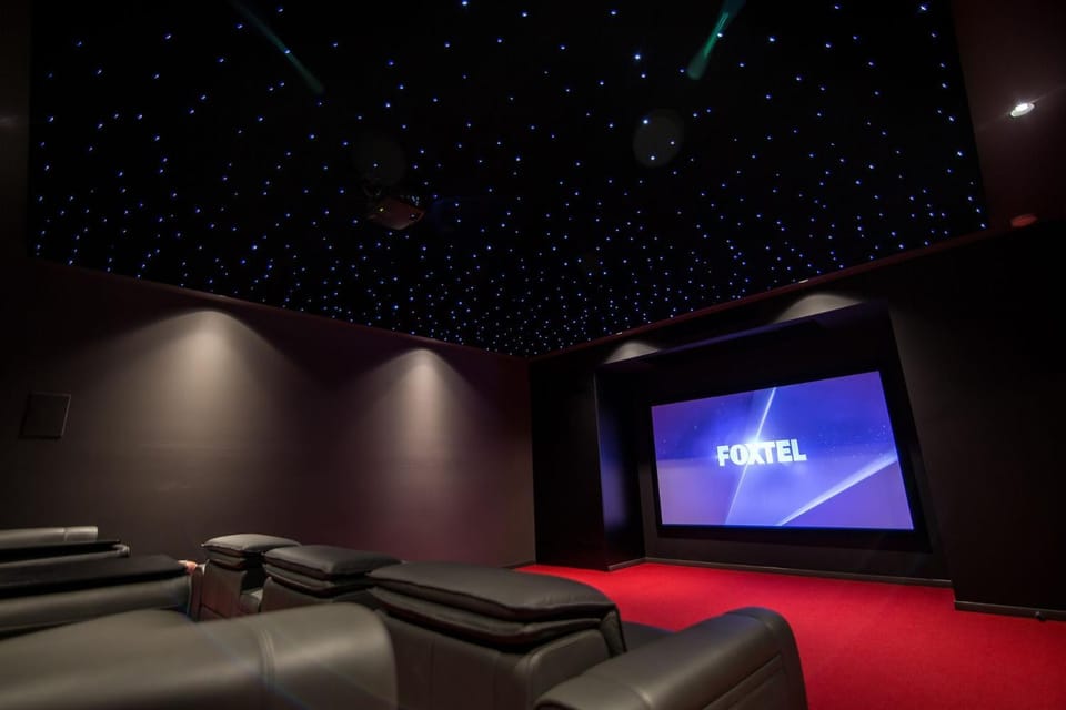 Communal lounge/ TV room, TV and multimedia, Living room, Seating area, Evening entertainment