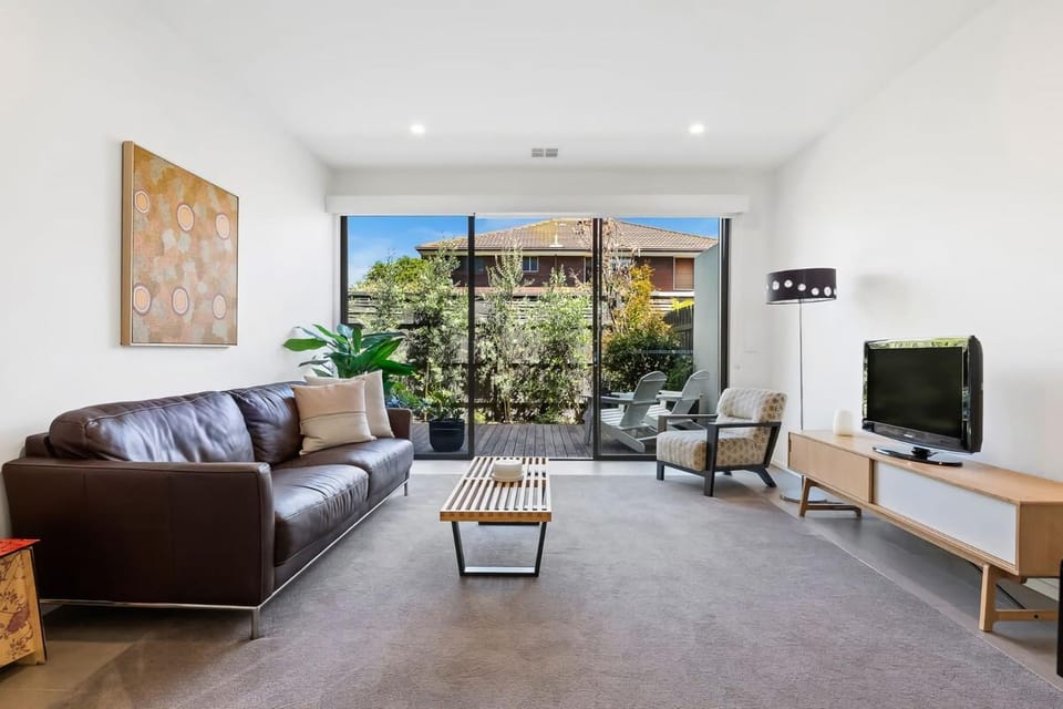 Communal lounge/ TV room, TV and multimedia, Living room, Seating area
