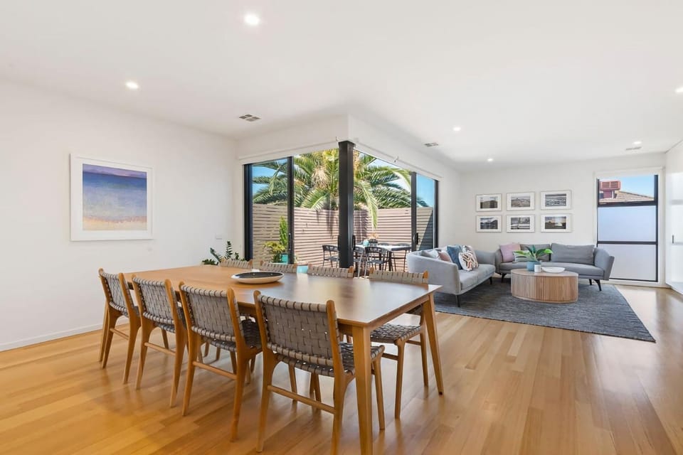 Living room, Seating area, Dining area
