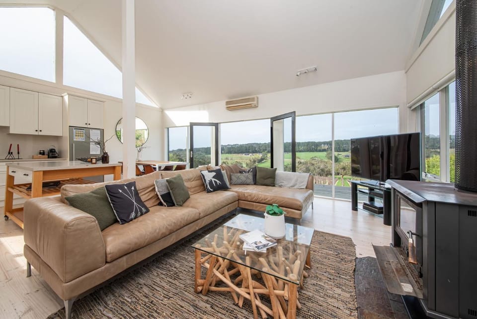 Communal lounge/ TV room, TV and multimedia, Kitchen or kitchenette, Living room, Seating area, Evening entertainment