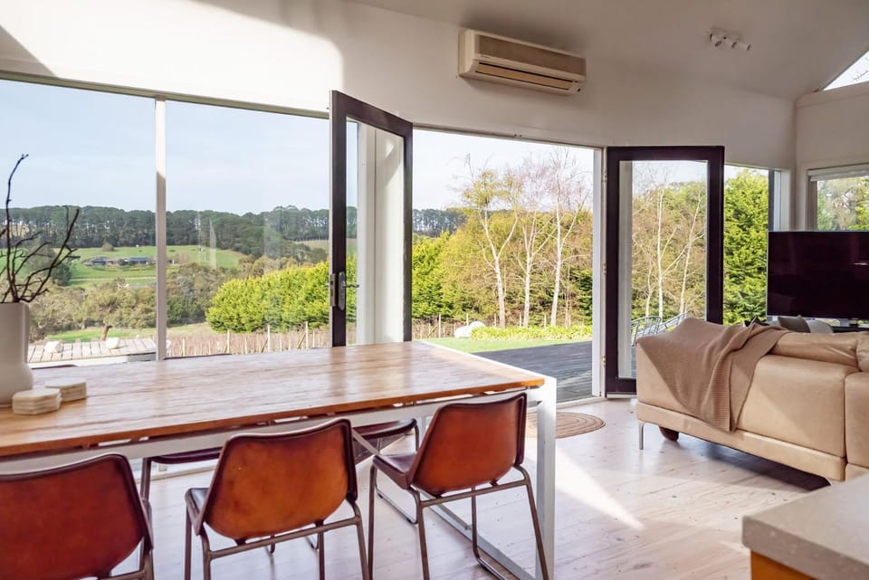 Communal lounge/ TV room, Natural landscape, TV and multimedia, View (from property/room), Balcony/Terrace, Living room, Seating area