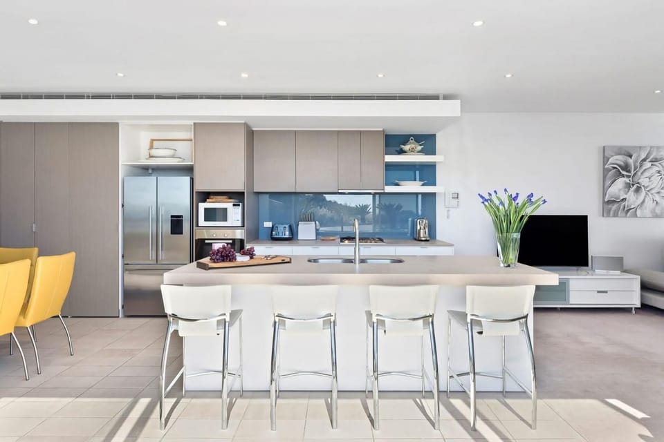 Kitchen or kitchenette, Living room, Seating area, Dining area, oven, stove, toaster
