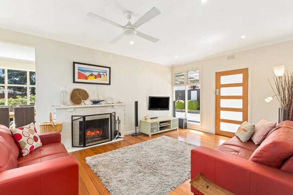 Communal lounge/ TV room, TV and multimedia, Living room, Seating area, Evening entertainment, fireplace
