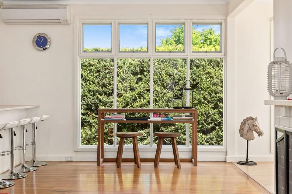 Kitchen or kitchenette, Garden view