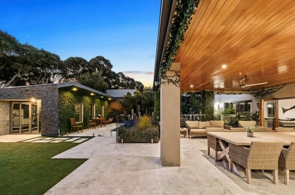 Property building, Patio, Garden, Dining area