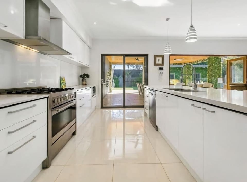 Kitchen or kitchenette, oven, stove