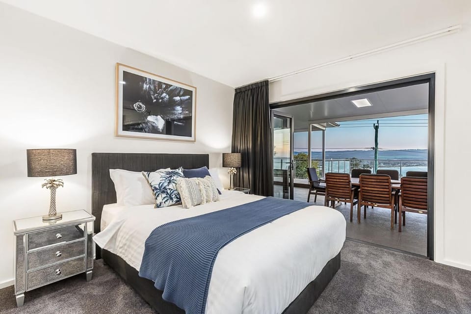 Bed, Balcony/Terrace, Bedroom, wardrobe