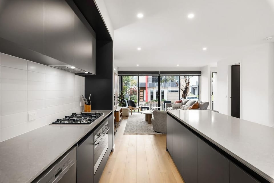 Kitchen or kitchenette, Living room, dishwasher, oven, stove