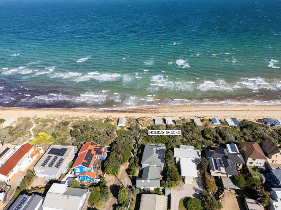 Neighbourhood, Natural landscape, Bird's eye view, Sea view, Street view, Location