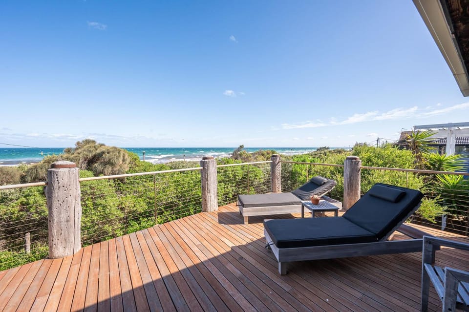 Patio, Natural landscape, View (from property/room), Balcony/Terrace, Seating area, Sea view, sunbed