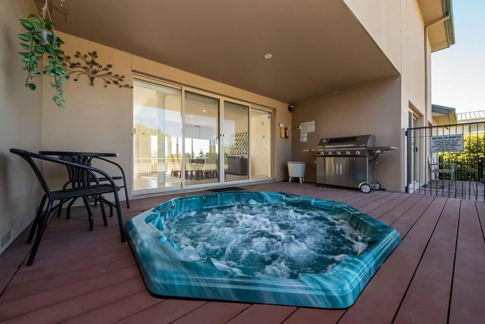 Day, Hot Tub, Hot Tub, View (from property/room), Balcony/Terrace, Spa and wellness centre/facilities
