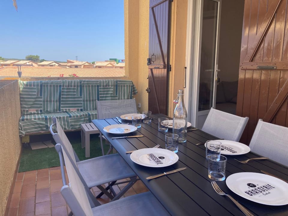 Gruissan: T2 Mezzanine 6 pers, proche plage, parking privé - FR-1-796-35 Apartment in Gruissan