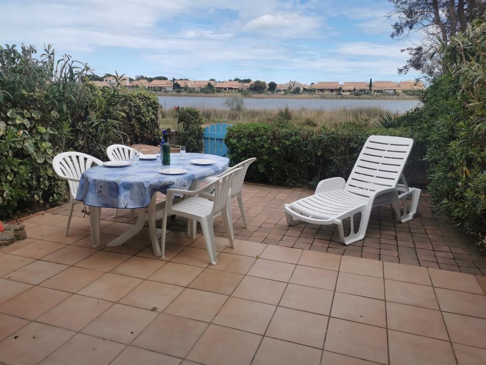 Villa Climatisée Bord de l'Eau - 4/5 pers - Proche Plage avec Parking Privé - FR-1-796-30 Apartment in Gruissan