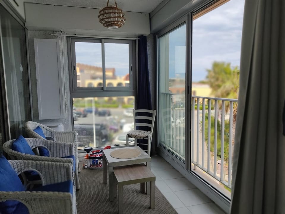 Gruissan Studio Vue Mer 2/3 Pers à 50m Plage Grazel, Parking Sécurisé - FR-1-796-47 Apartment in Gruissan