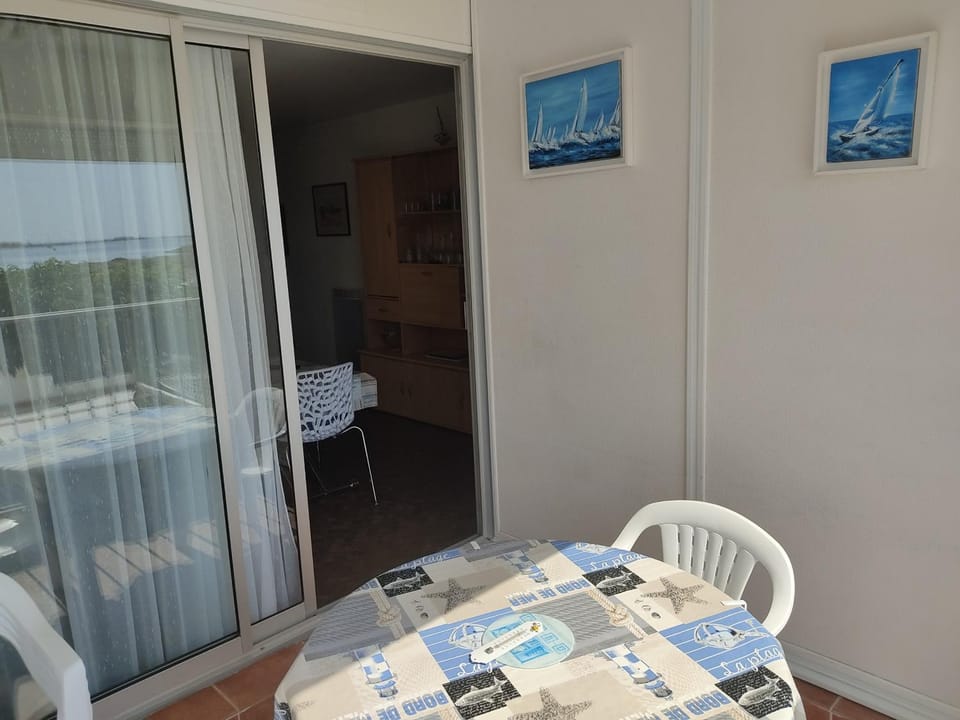 Gruissan - Appartement climatisé - 6 pers - Parking - Plage à 50m - FR-1-796-51 Apartment in Gruissan