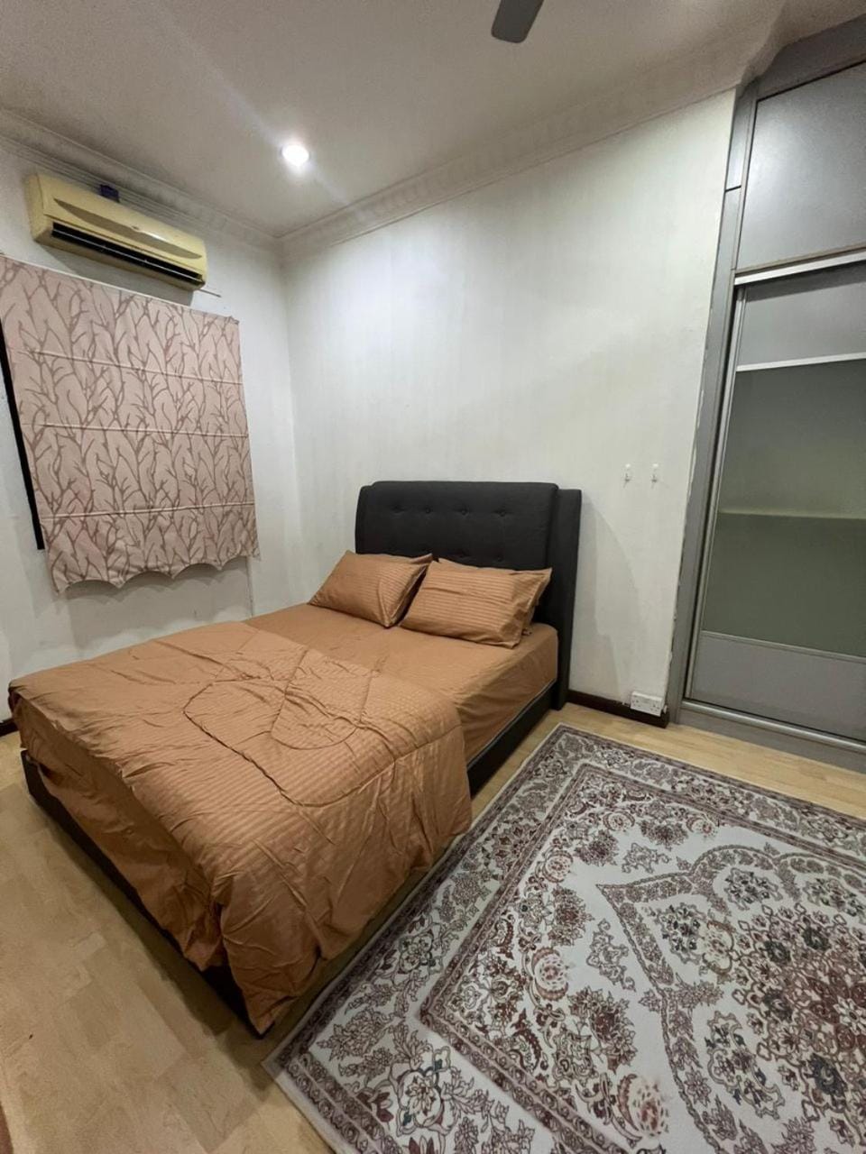 Bed, Photo of the whole room, Bedroom, air conditioner