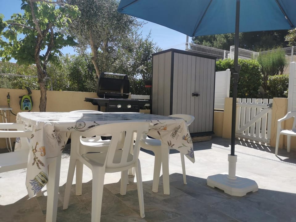 Appartement T2 Climatisé à Gruissan - Piscine, Plage, Parking & Terrasse - Idéal Familles 4/5 pers. - FR-1-796-45 Apartment in Gruissan