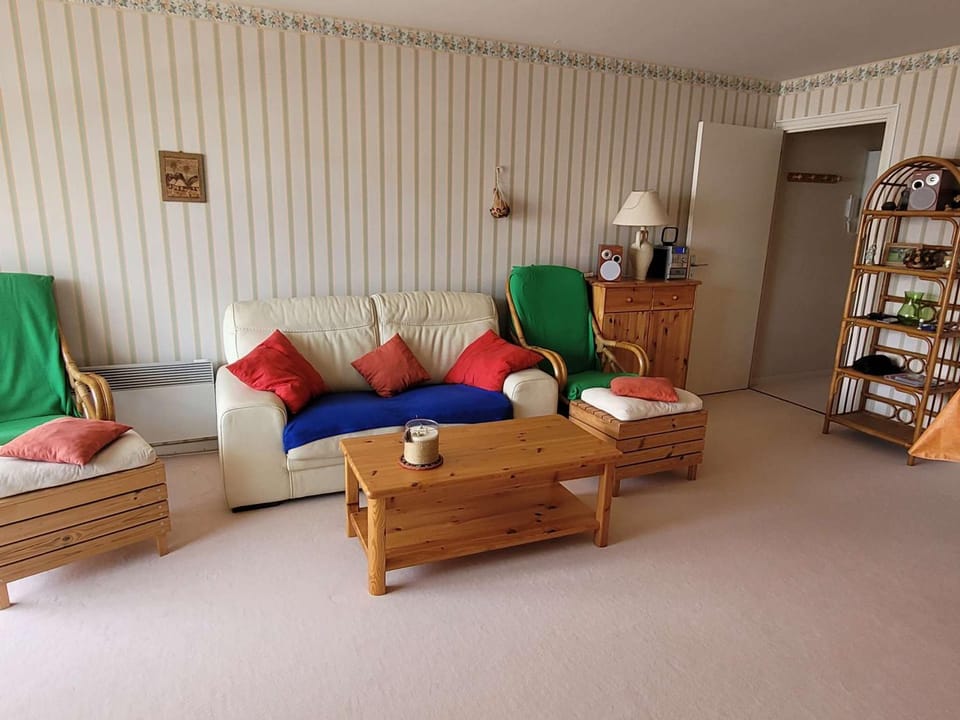 Appartement centre, proche mer, 2 chambres, parking, 1er étage - FR-1-673-18 Apartment in Hauts-de-France