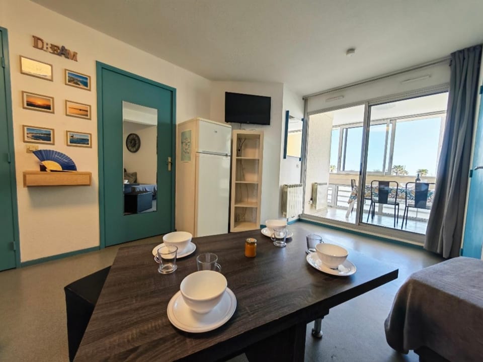 Canet-en-Roussillon - T3 pour 6 pers. avec piscine et parking - FR-1-794-153 Apartment in Canet-en-Roussillon
