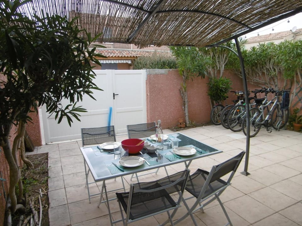 Villa Confortable 6 Pers. Climatisée, Proche Plage du Grazel, Calme, Tout Équipée, Stationnement Inclus - FR-1-796-71 Villa in Gruissan