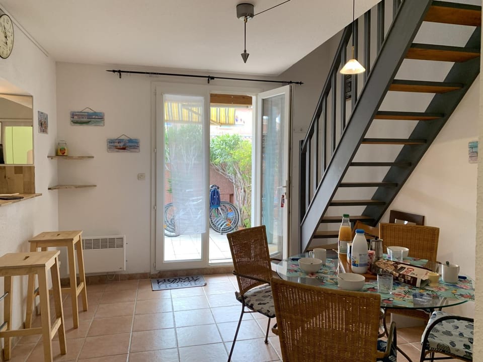 Villa Confortable 6 Pers. Climatisée, Proche Plage du Grazel, Calme, Tout Équipée, Stationnement Inclus - FR-1-796-71 Villa in Gruissan