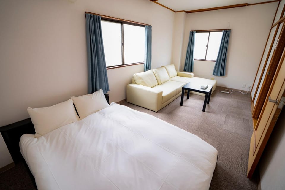 Bed, Seating area, Bedroom