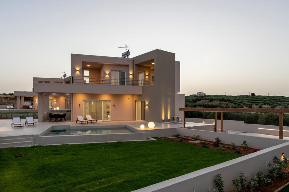 Property building, Patio, Day, Garden, Garden view, Mountain view, Swimming pool