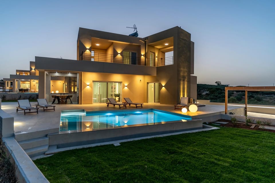 Property building, Patio, Pool view, Swimming pool, sunbed