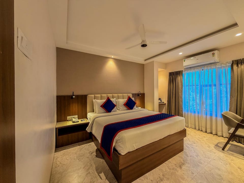 Bed, TV and multimedia, air conditioner